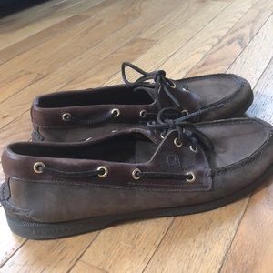 Men’s brown leather boat shoes EUC
